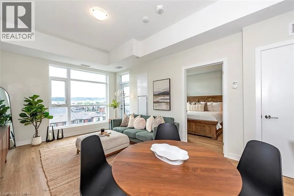 600 NORTH SERVICE ROAD Road Unit# 606, #606