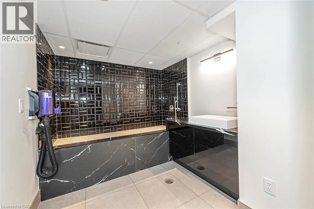 600 NORTH SERVICE ROAD Road Unit# 606, #606