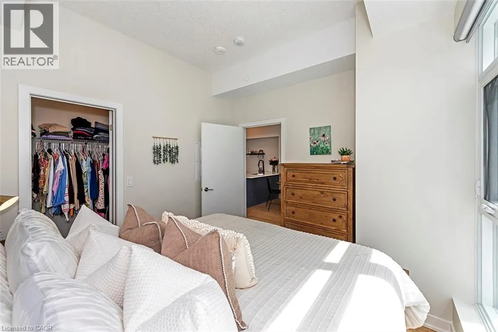 600 NORTH SERVICE ROAD Road Unit# 606, #606