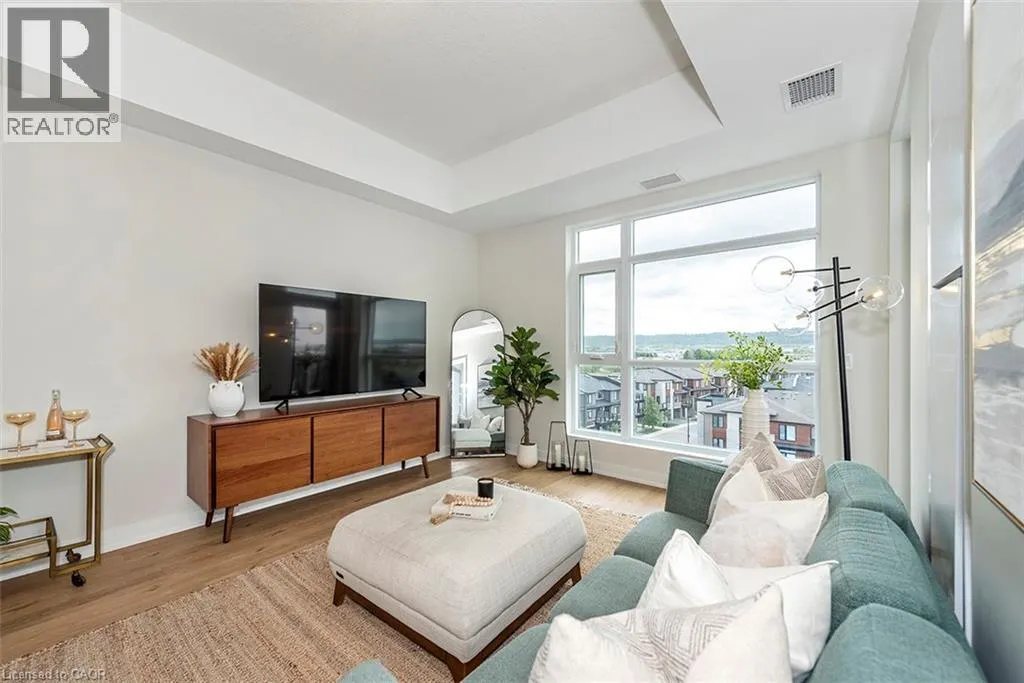 600 NORTH SERVICE ROAD Road Unit# 606, #606