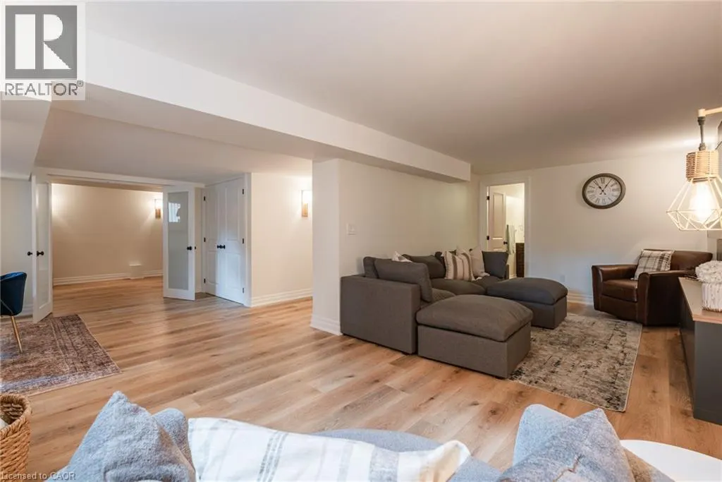 2130 WINDING Way