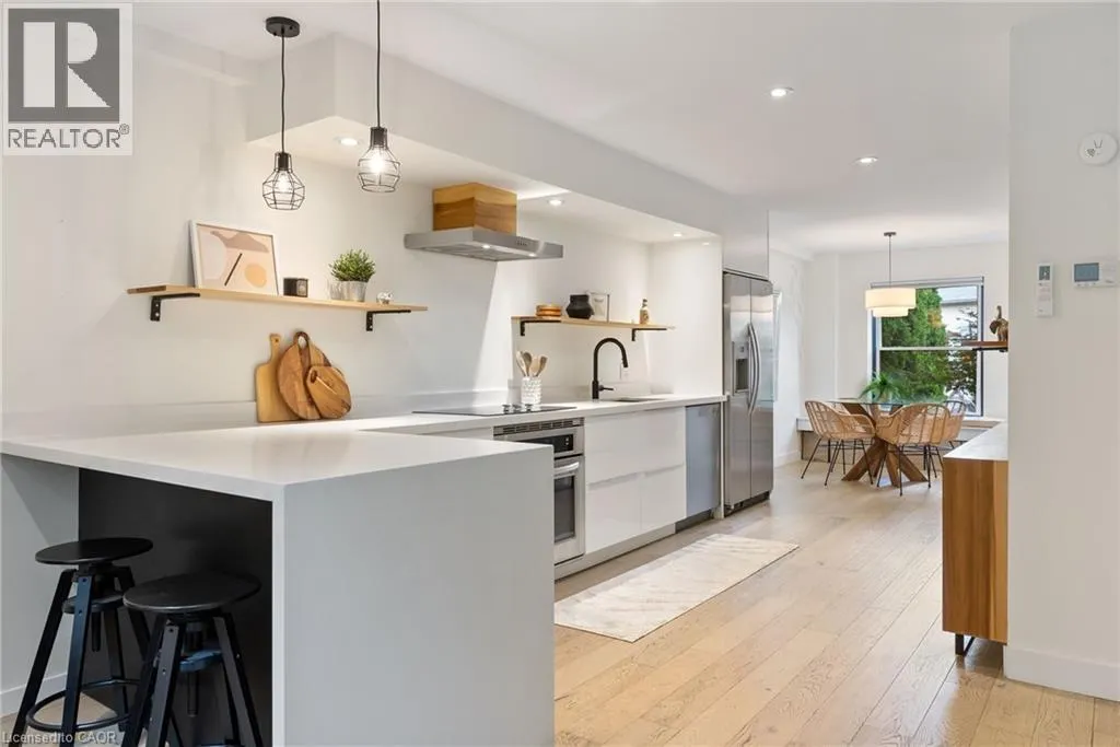 23 MACAULAY Street W Unit# 2, #2