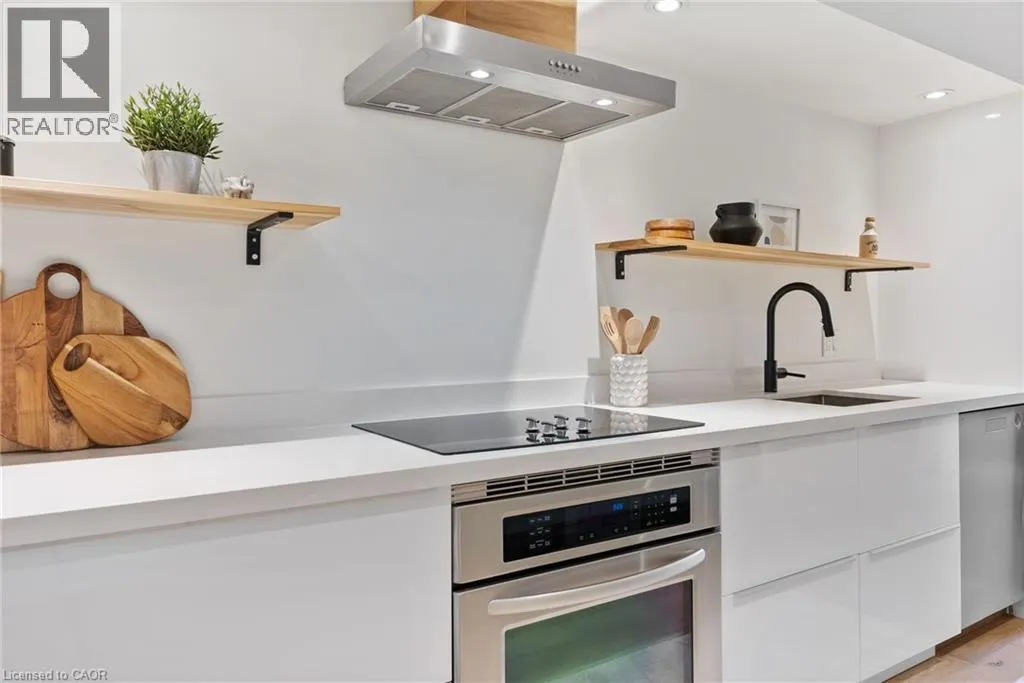 23 MACAULAY Street W Unit# 2, #2
