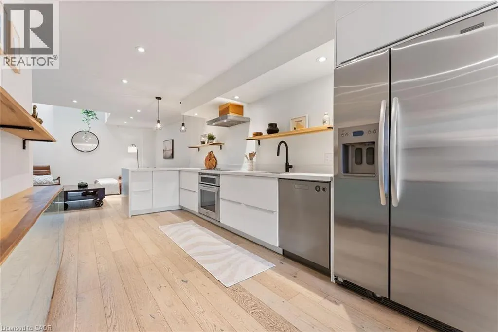 23 MACAULAY Street W Unit# 2, #2