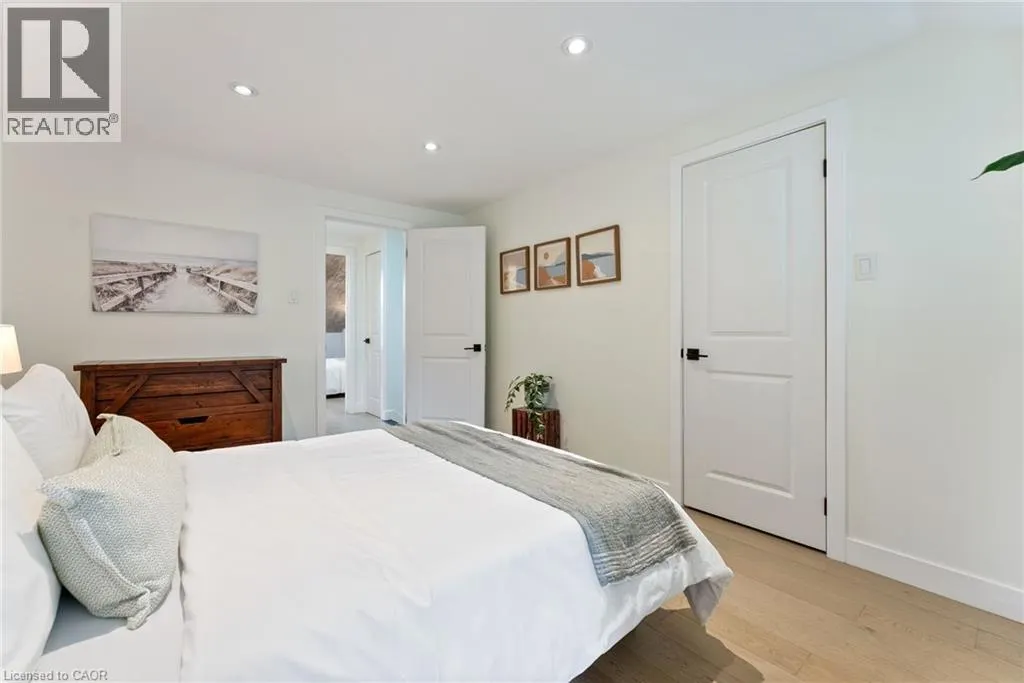 23 MACAULAY Street W Unit# 2, #2