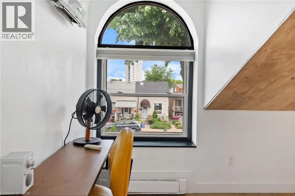 23 MACAULAY Street W Unit# 2, #2