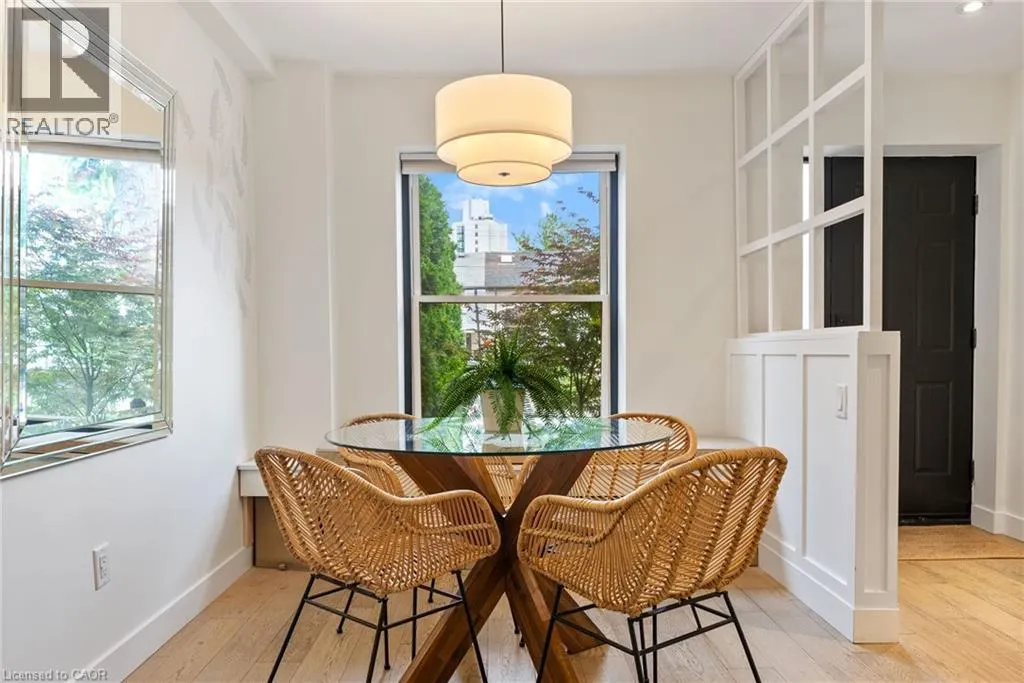 23 MACAULAY Street W Unit# 2, #2