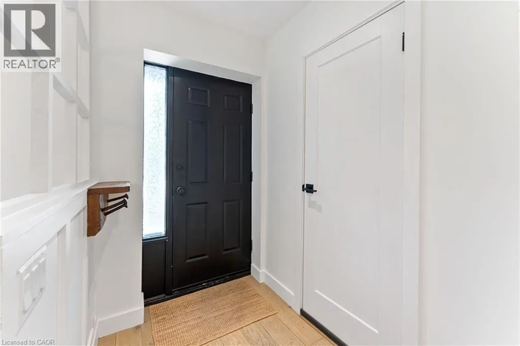 23 MACAULAY Street W Unit# 2, #2