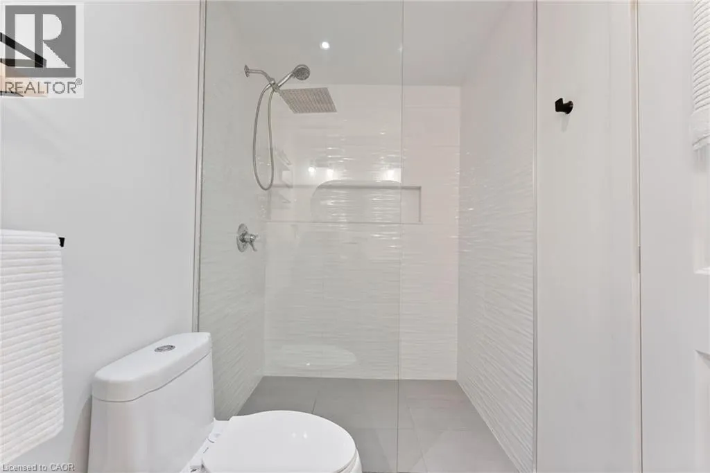 23 MACAULAY Street W Unit# 2, #2