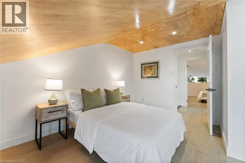 23 MACAULAY Street W Unit# 2, #2