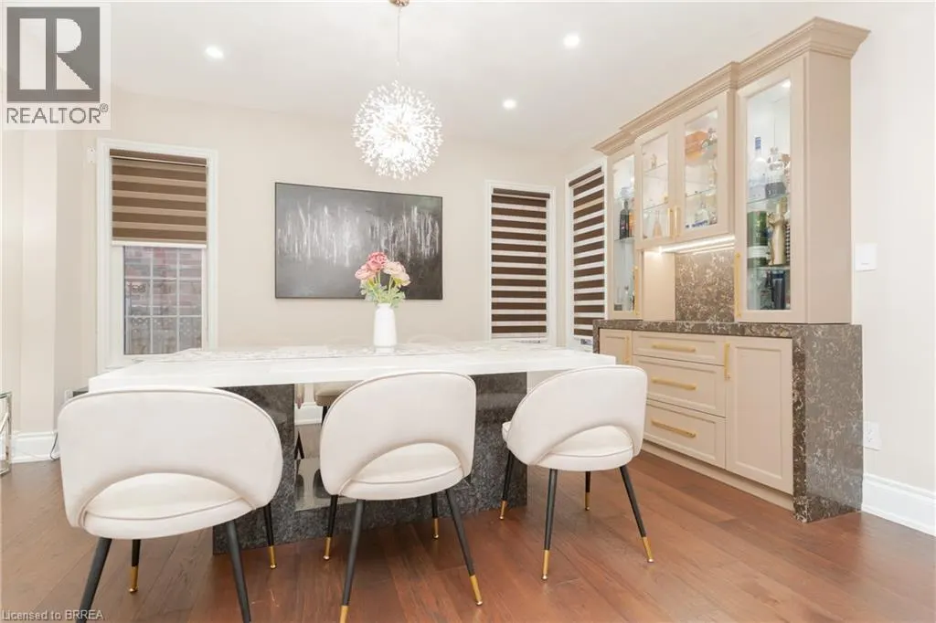 39 HUNTSPOINT Drive