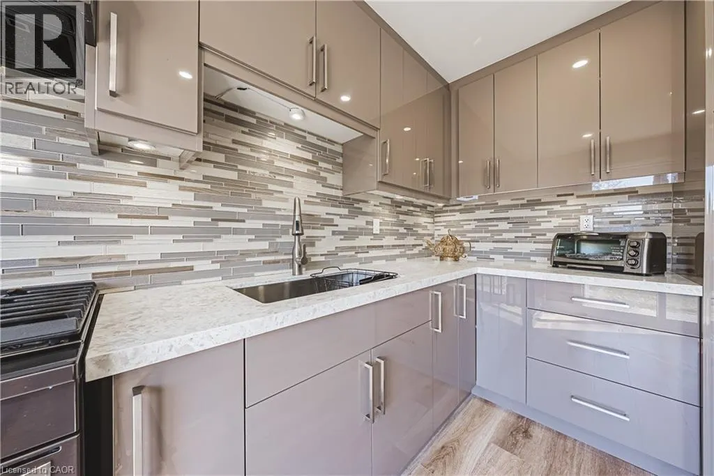103 BROUGHTON Avenue
