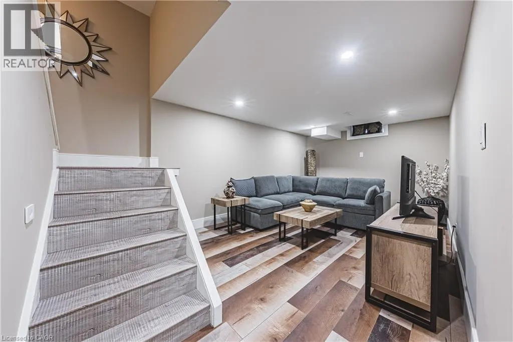 103 BROUGHTON Avenue