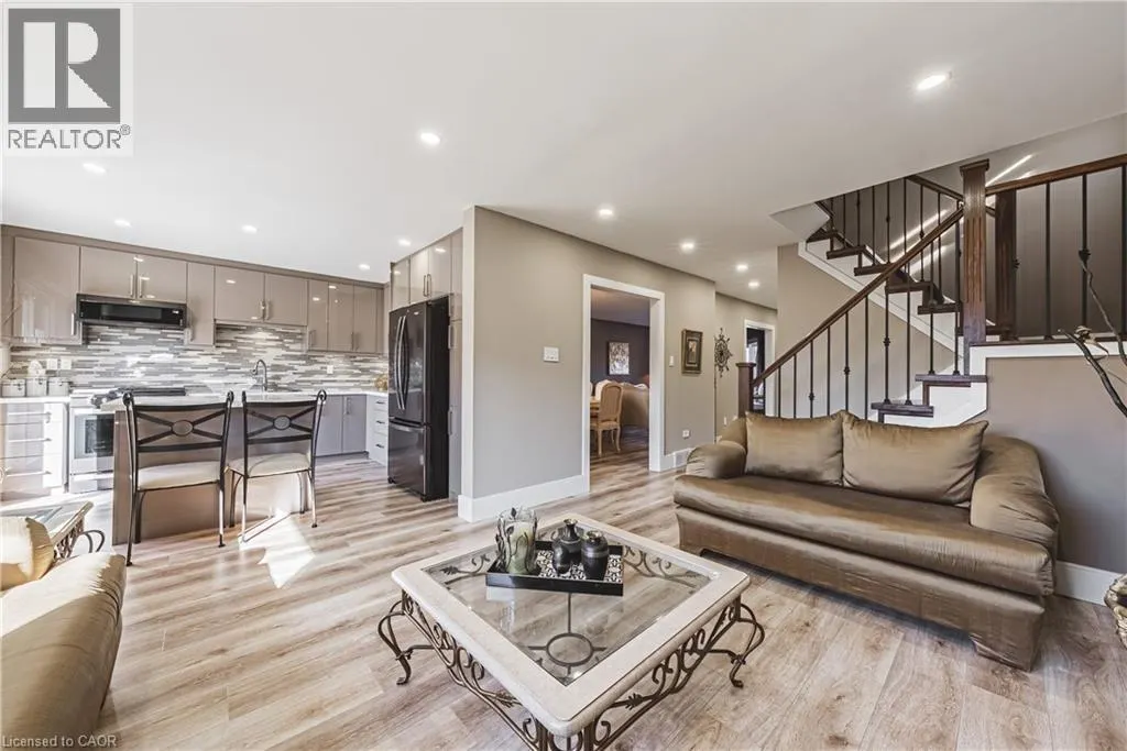 103 BROUGHTON Avenue