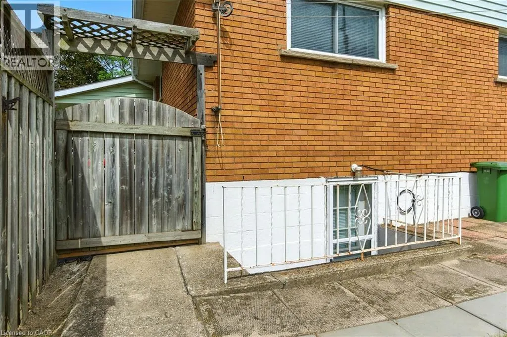 24 MEADOWLARK Drive