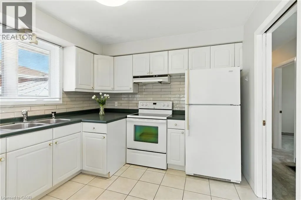 24 MEADOWLARK Drive