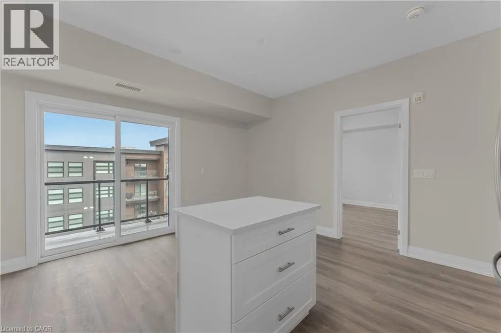 118 SUMMERSIDES Boulevard Unit# 403, #403