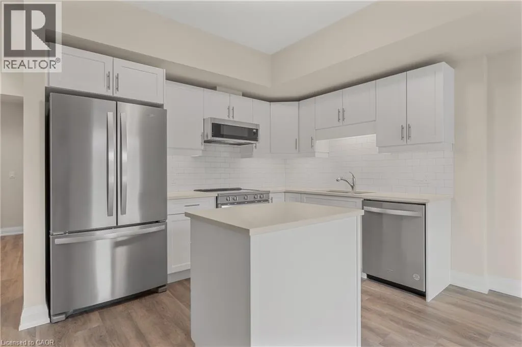 118 SUMMERSIDES Boulevard Unit# 403, #403