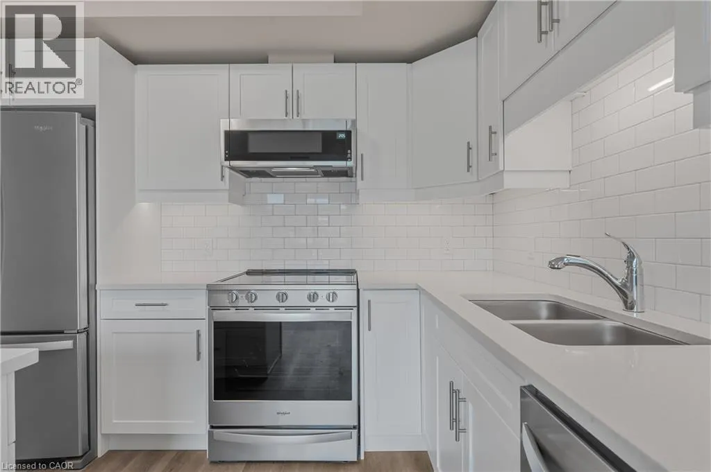 118 SUMMERSIDES Boulevard Unit# 403, #403