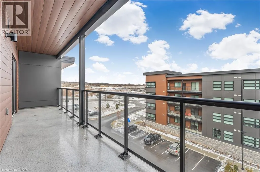 118 SUMMERSIDES Boulevard Unit# 403, #403