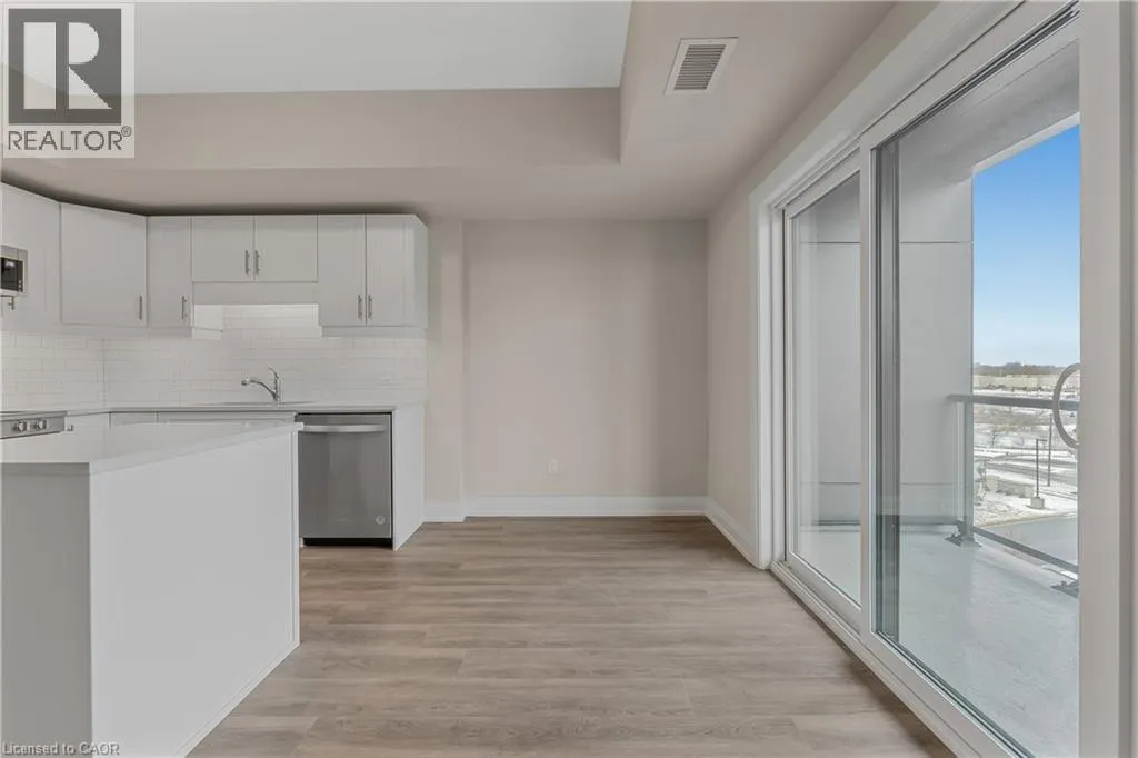 118 SUMMERSIDES Boulevard Unit# 403, #403