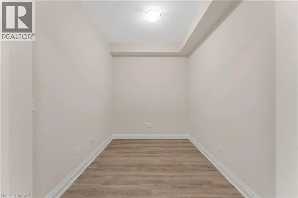 118 SUMMERSIDES Boulevard Unit# 403, #403