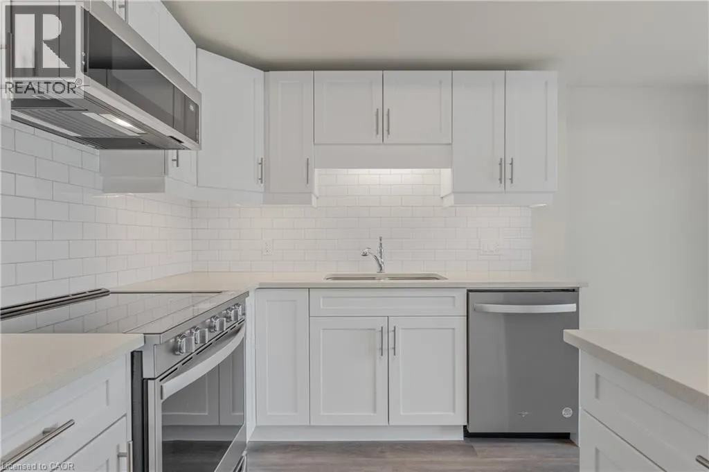 118 SUMMERSIDES Boulevard Unit# 403, #403