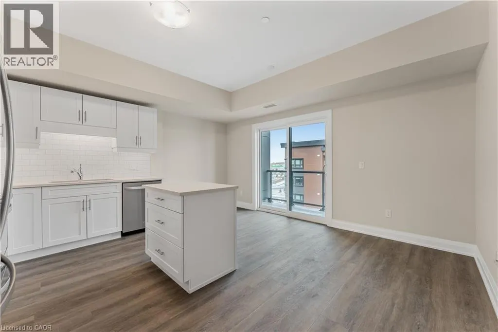 118 SUMMERSIDES Boulevard Unit# 403, #403