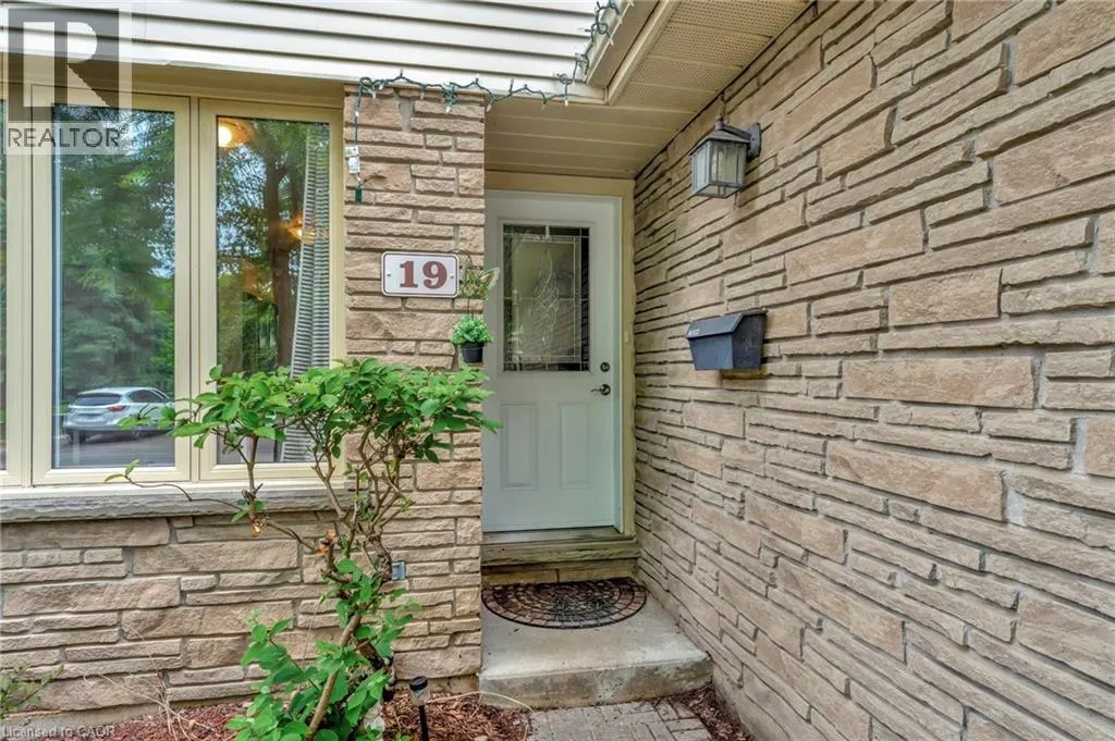 476 KINGSCOURT Drive Unit# 19, #19