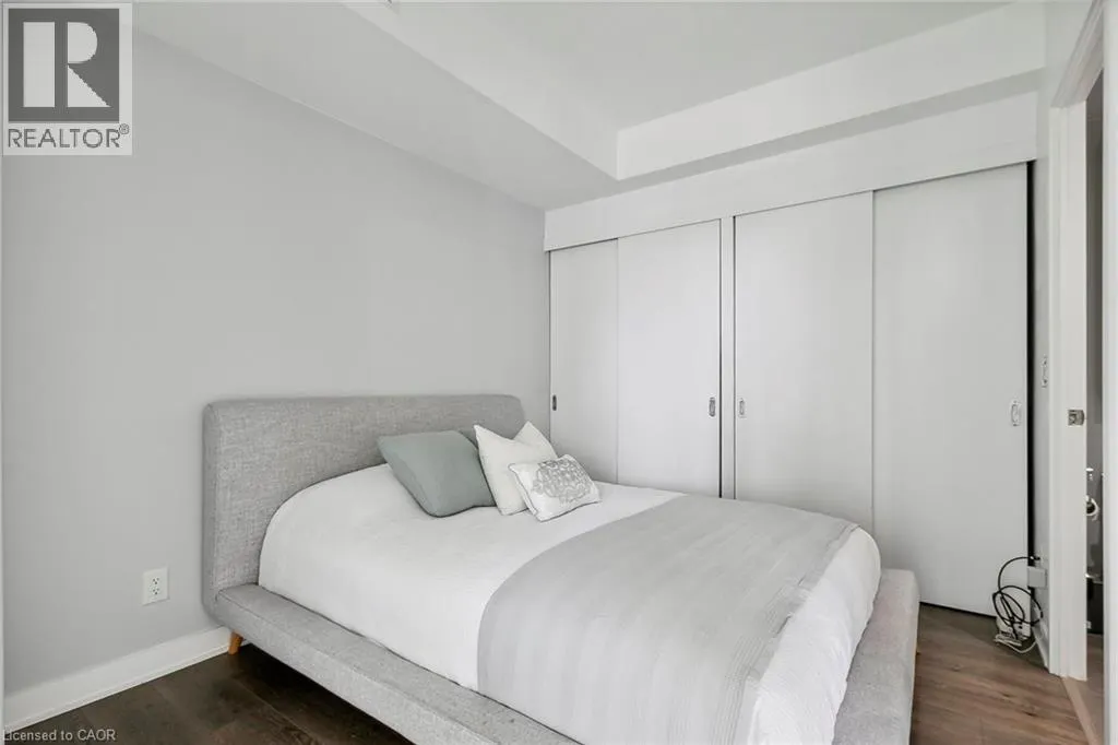 110 CHARLES Street E Unit# 2604, #2604