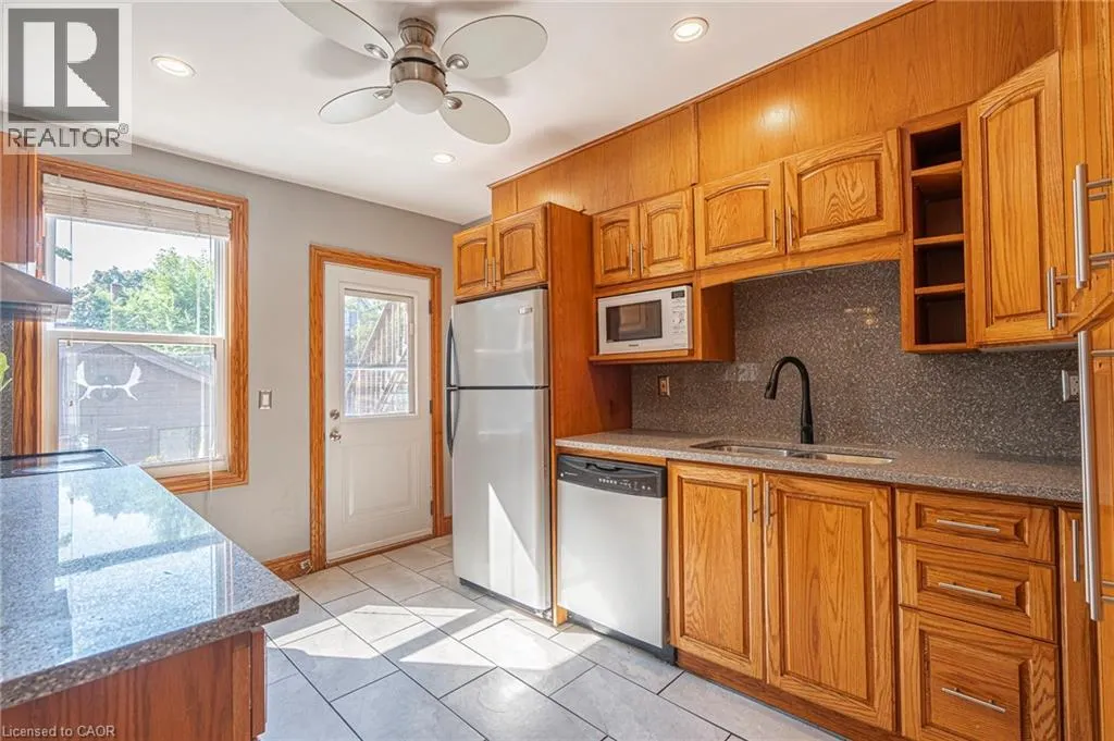 36 SPADINA Avenue