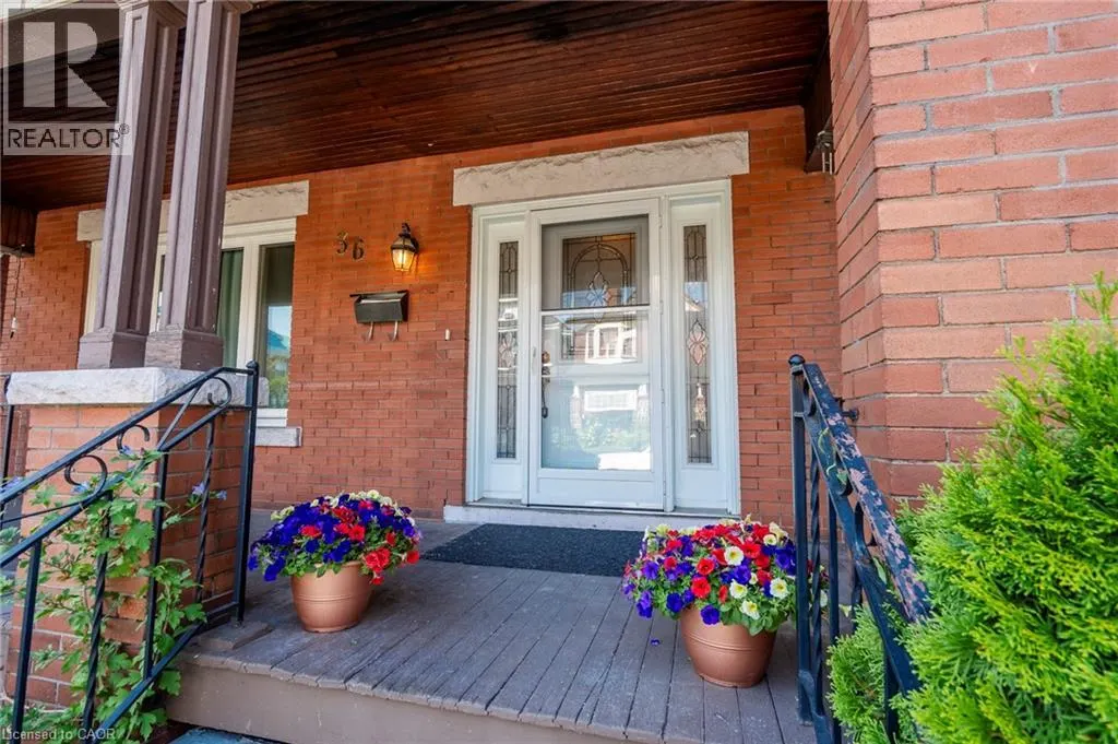36 SPADINA Avenue