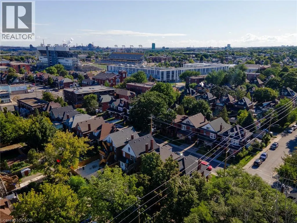 36 SPADINA Avenue