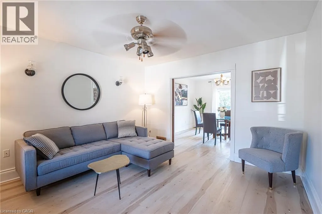 36 SPADINA Avenue
