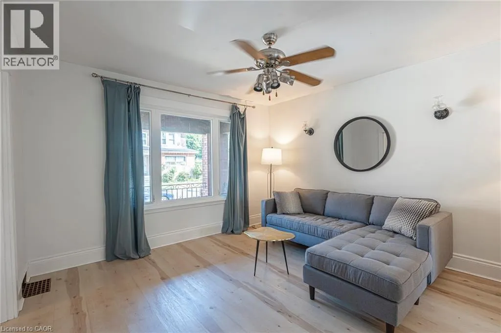 36 SPADINA Avenue
