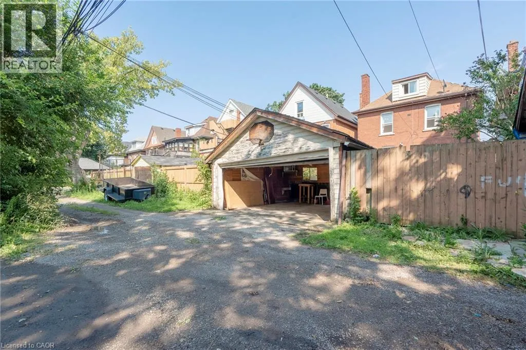 36 SPADINA Avenue