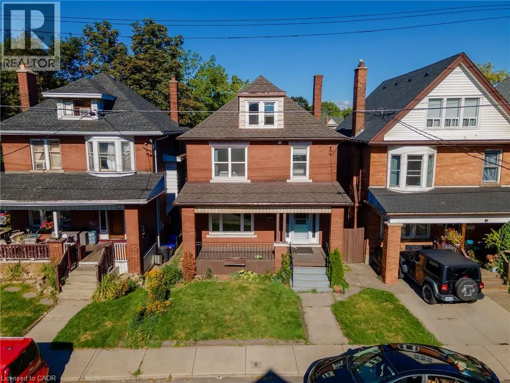36 SPADINA Avenue