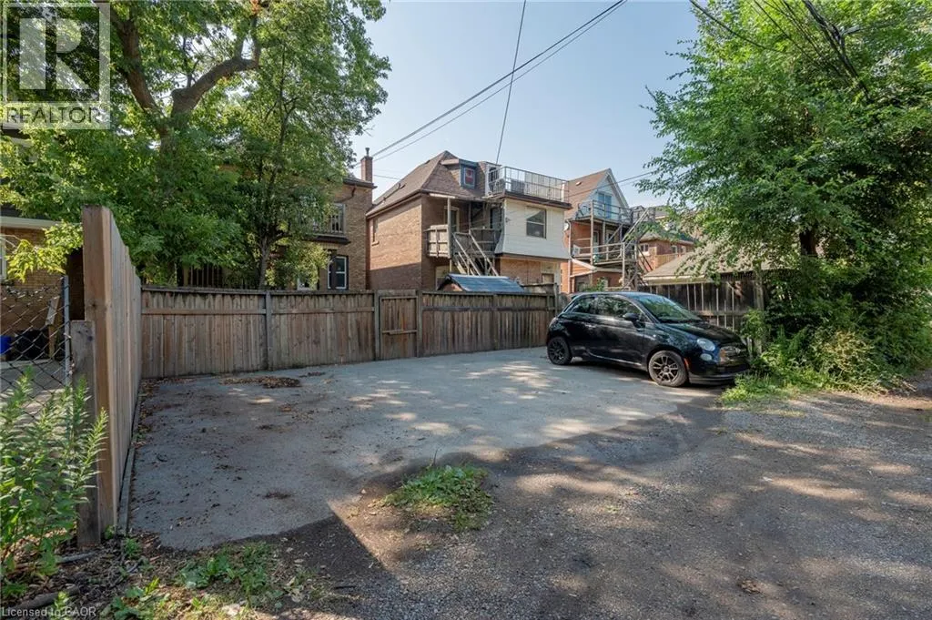 36 SPADINA Avenue