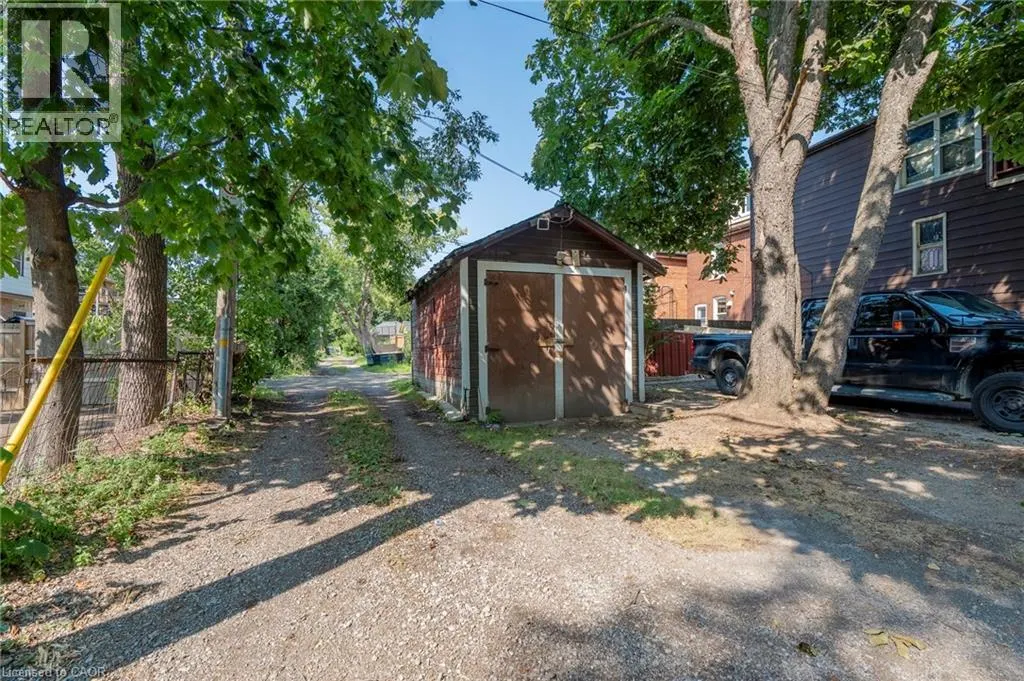 36 SPADINA Avenue