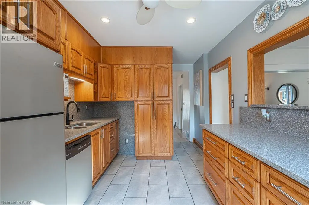 36 SPADINA Avenue