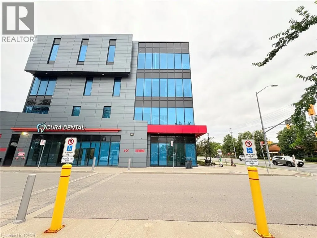 250 DUNDAS Street W