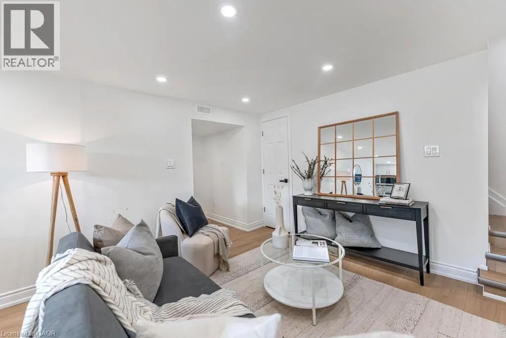 48 FERRARA Street