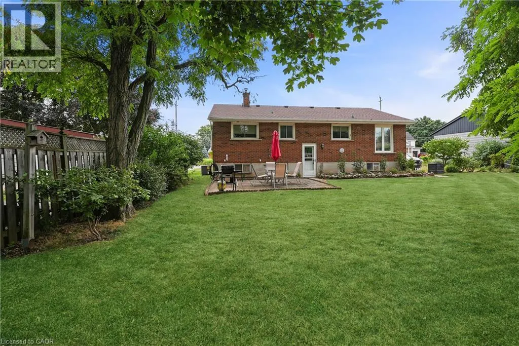 11 KELSON Avenue N