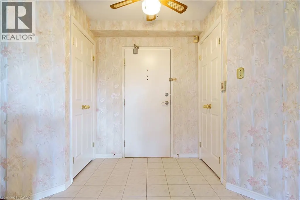 416 LIMERIDGE Road Unit# 213, #213