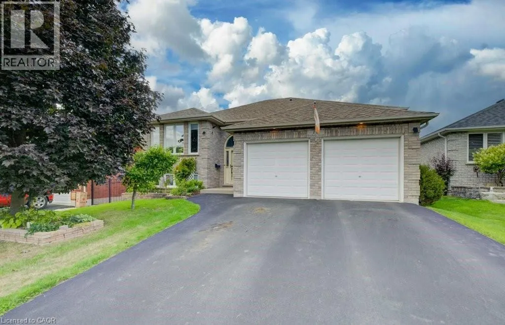 12 BRADBURY Crescent