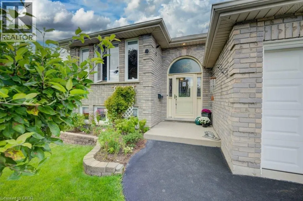 12 BRADBURY Crescent