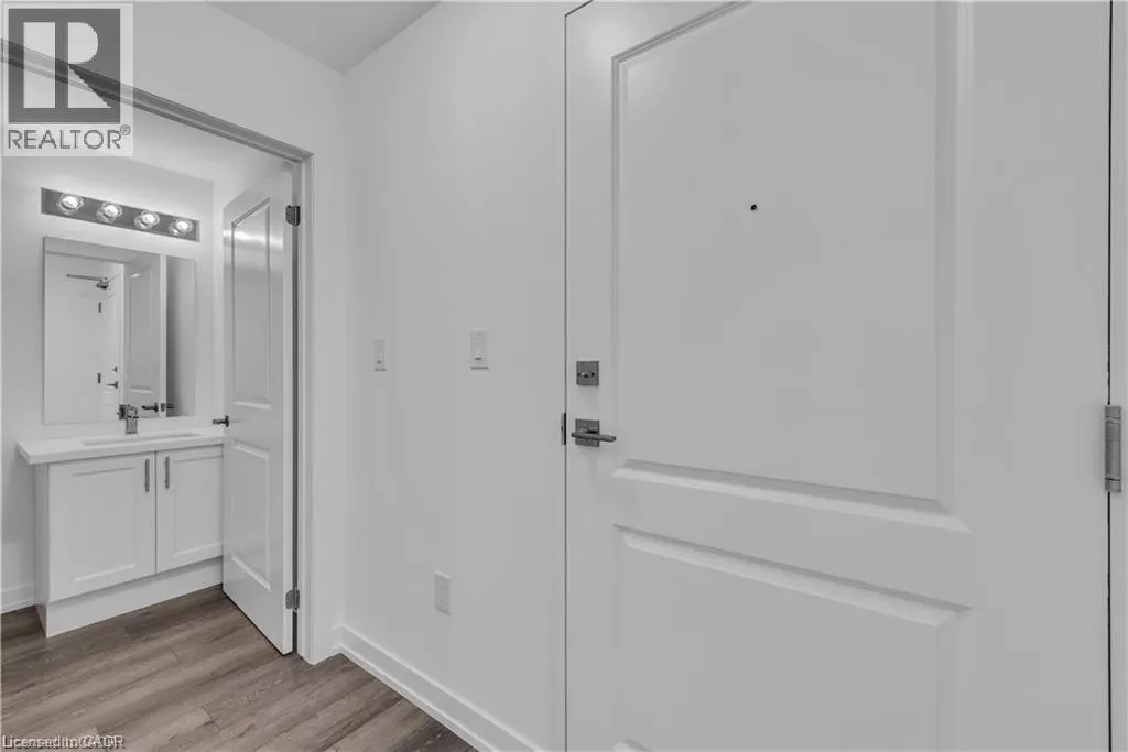 470 DUNDAS Street E Unit# 220, #220