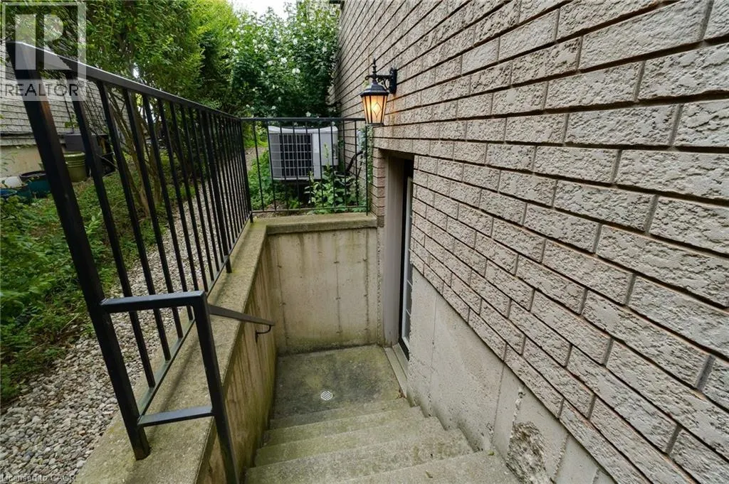 32 CHAMBERS Drive