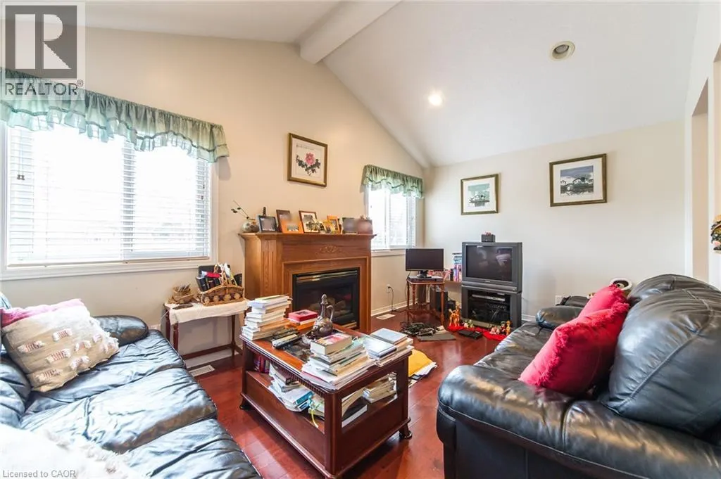 327 HAVENDALE Crescent