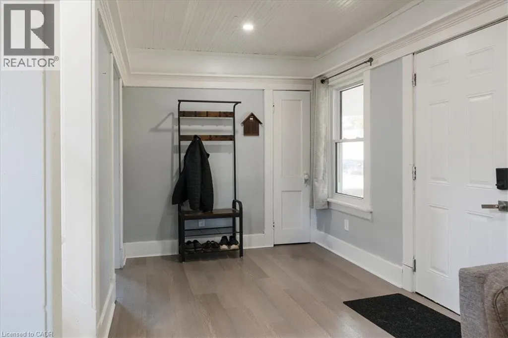 211 MCNAB Street W